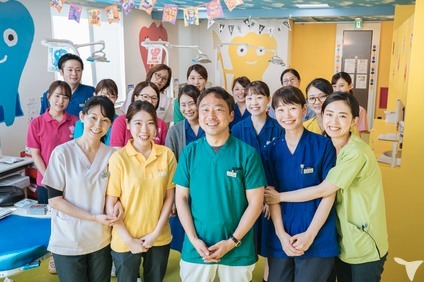 みなとみらい キッズデンタルパーク【2021年05月25日オープン】(歯科衛生士の求人)の写真:当院のスタッフは職種の垣根を越えてとても仲が良いです!