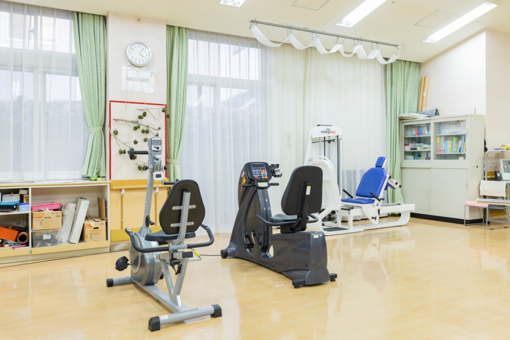 介護老人保健施設 ライフポート茨木（看護師/准看護師の求人）の写真4枚目：リハビリ
