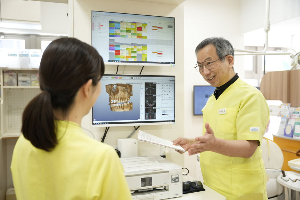 医療法人　中村歯科医院（歯科医師の求人）の写真3枚目：Dr.とDHが一緒に診療計画を立て、患者さんにはDHから説明をしています。