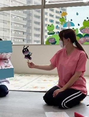 企業主導型保育　いんくるーじょん保育園 久宝寺保育園（保育士の求人）の写真5枚目：久宝寺🍀保育園看護師はお子さまの健康に関わる仕事や保育補助に入ったりしています