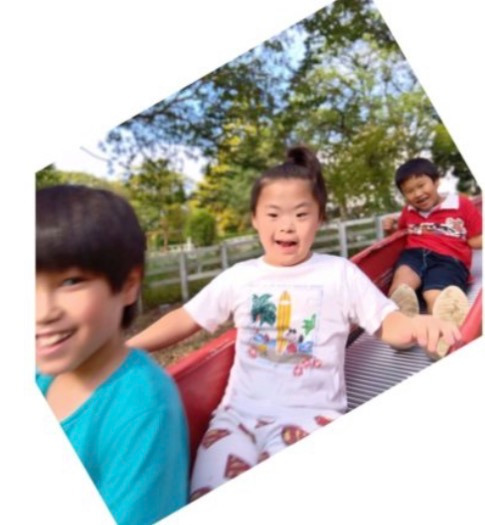 放課後等デイサービス ウィズ神戸あらた(児童指導員/指導員の求人)の写真9枚目:巨大滑り台で何回も何回も滑って、その度素敵な笑顔を見せてくれます(*^▽^*)