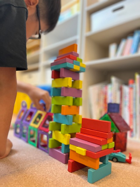 放課後等デイサービス ウィズ神戸あらた(児童指導員/指導員の求人)の写真6枚目:一人ひとりの持つ個性を大切にしつつ、集中力と忍耐力を鍛えていきます(*^^)v