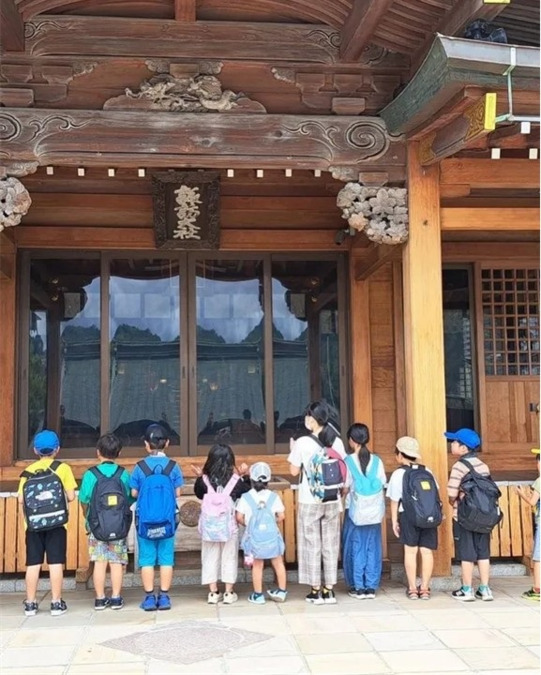 ひまわりキッズ（言語聴覚士の求人）の写真7枚目：毎年諏訪神社に初詣に出かけます。