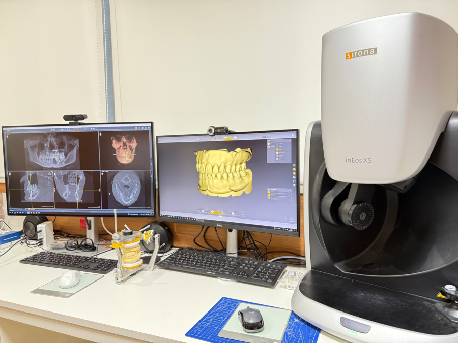 伝馬歯科・矯正歯科（歯科技工士の求人）の写真3枚目：技工室２　CAD/CAM