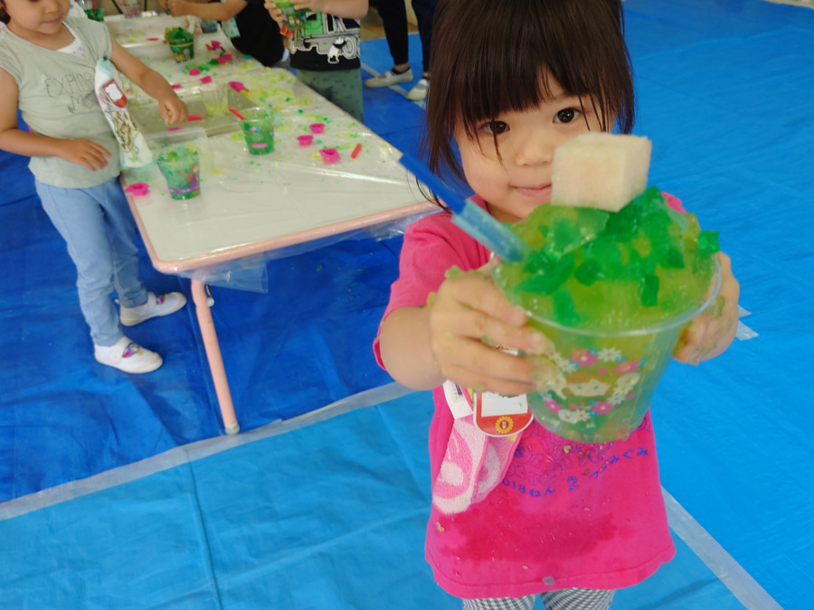 彰栄幼稚園の写真4枚目：できた！　（食べられないよ！）