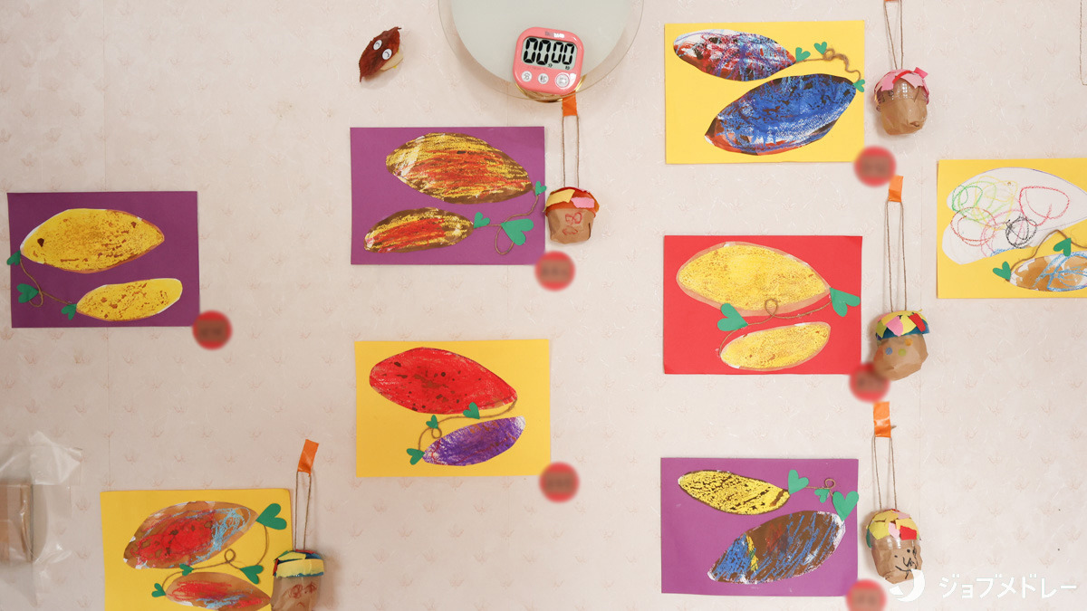 ちいさな森プラス(児童指導員/指導員の求人)の写真15枚目:子ども達が制作した作品が飾られています♪