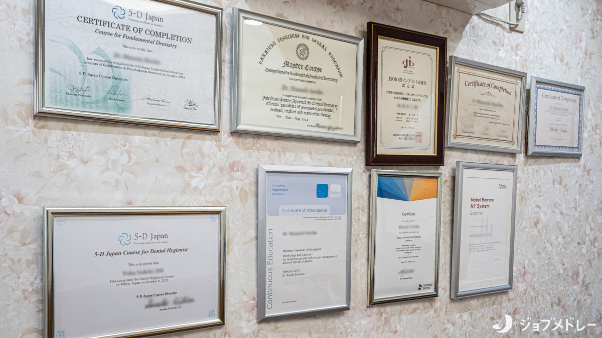 ほりば歯科（歯科医師の求人）の写真12枚目：院内のディスプレイです