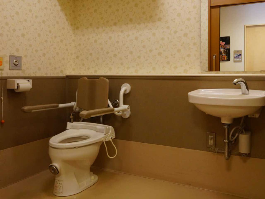 特別養護老人ホーム新吉田の写真5枚目:ご利用者用トイレ