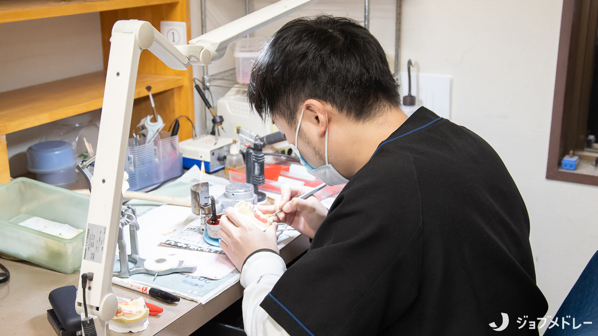 デンタルビスナ（歯科技工士の求人）の写真4枚目：無理のないスケジュールでの作業、納品を行っています。