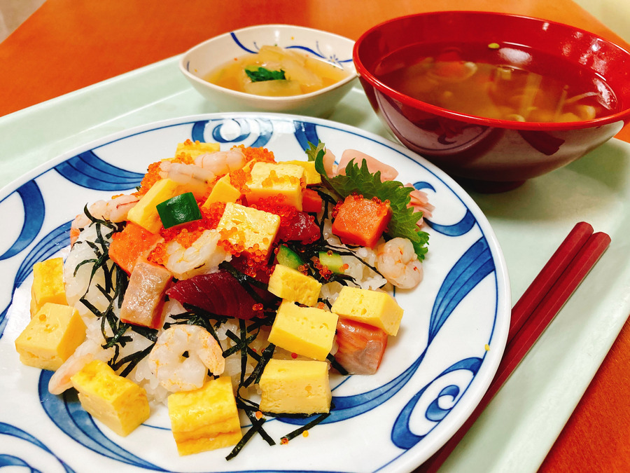 クラシックレジデンス江戸川台の写真32枚目：食事が自慢の施設です！！宝石箱のようなバラちらし寿司