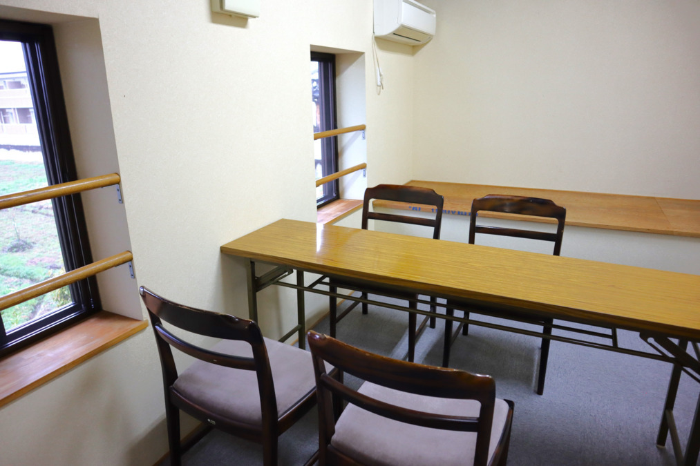 就労継続支援B型「てん」（生活支援員の求人）の写真9枚目：相談室です。二階からの眺めも最高です。