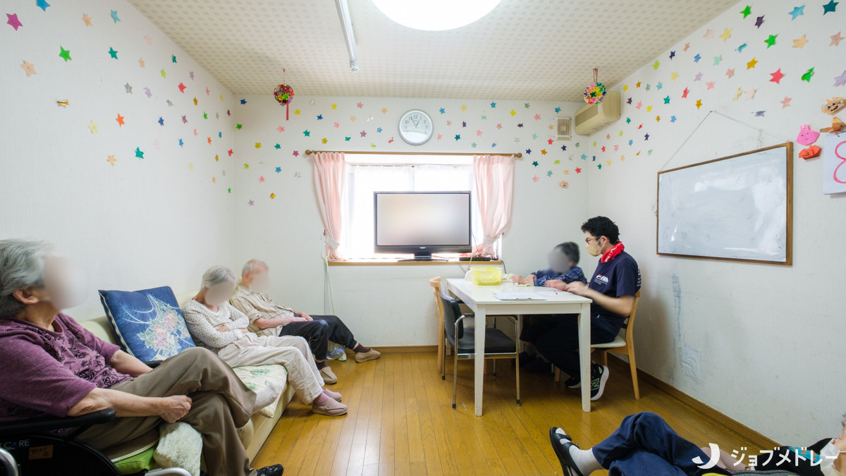 小規模デイサービスくるみの森 福町店（介護職/ヘルパーの求人）の写真6枚目：自宅にいるような住環境で自由に楽しく過ごしていただいています
