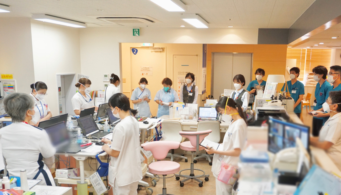 湘南第一病院（看護助手の求人）の写真3枚目：他職種を含め、１フロア(病棟)あたり25名ものスタッフが配置されているので安心