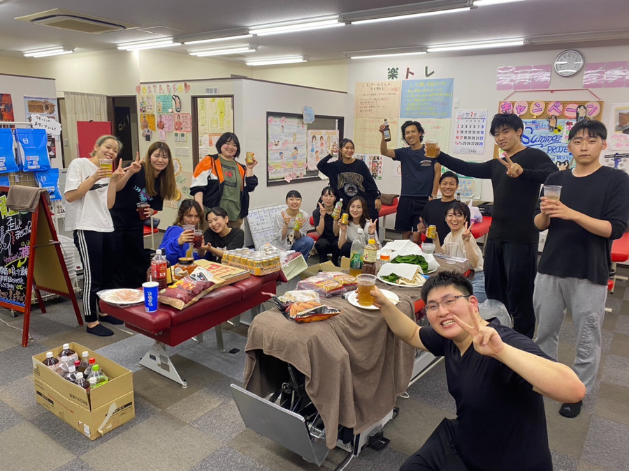 骨盤ばんばん鍼灸整骨院-鹿沼院-の写真6枚目：院内で合同飲み会