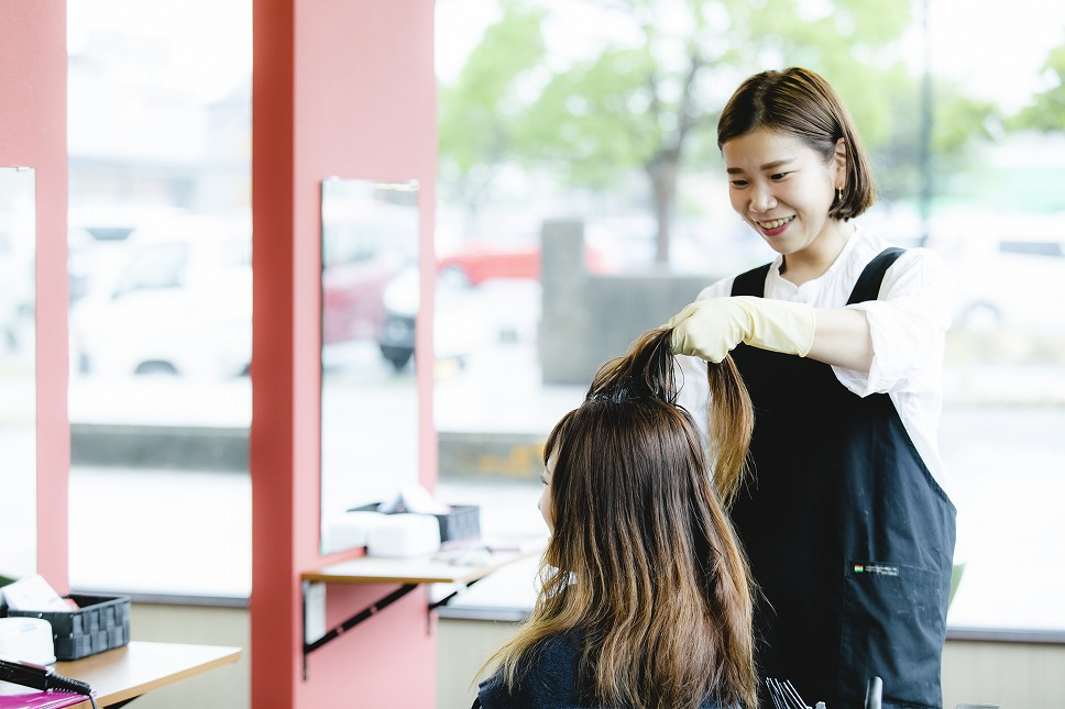 ヘアカラー専門店カラープラス　松山空港通り店（美容師の求人）の写真5枚目：