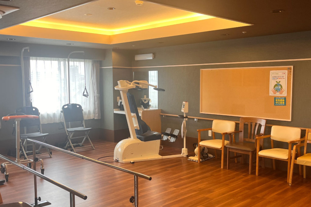 フロンティアの介護 介護付有料老人ホームハイリタイヤー松葉公園(清掃/環境整備の求人)の写真6枚目:機能訓練の設備も充実!