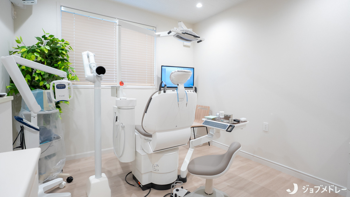 小岩井歯科（医療事務/受付の求人）の写真12枚目：8台のチェアユニットがあります