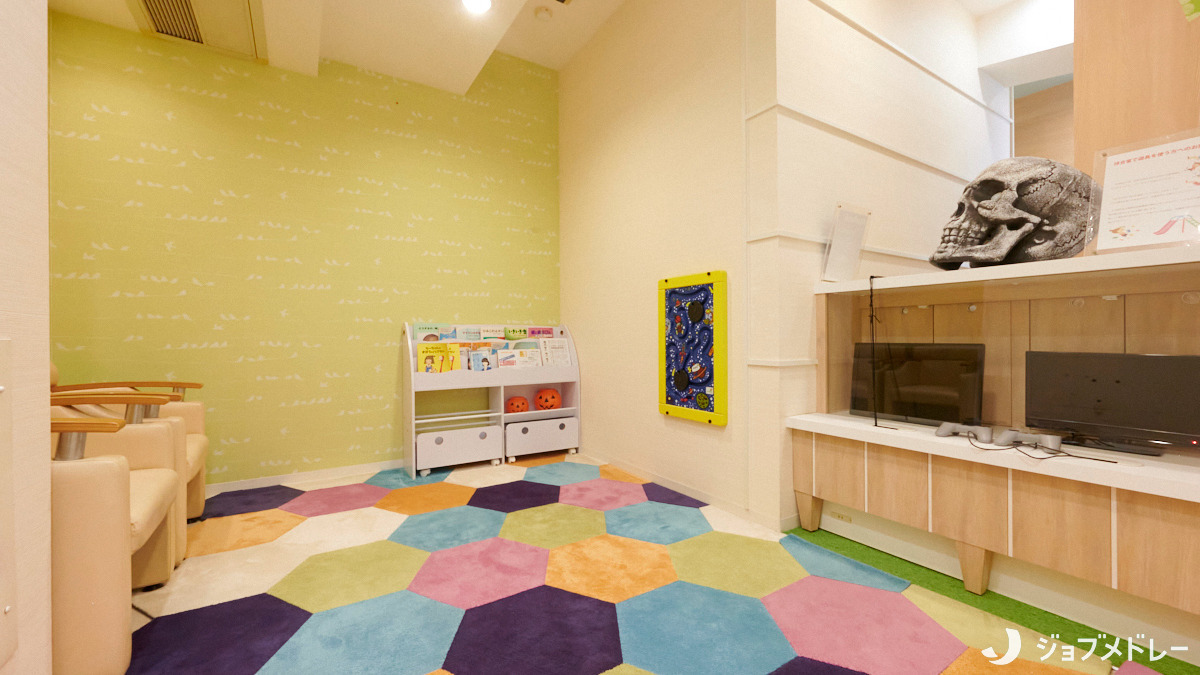 医療法人上本町おとな・こども矯正歯科（歯科衛生士の求人）の写真6枚目：お子様が過ごしやすい環境づくりに力を入れています