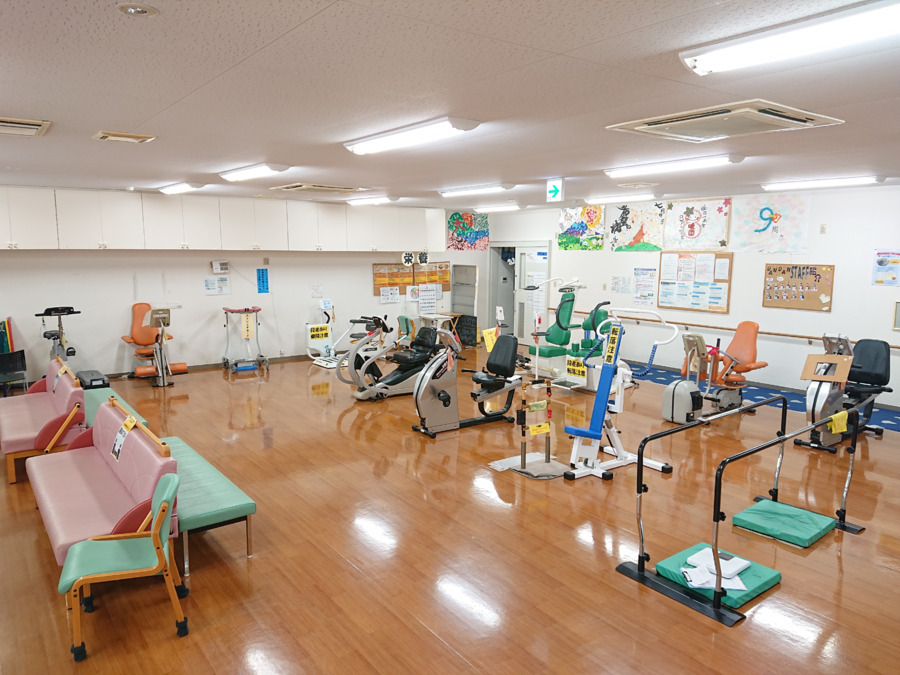 デイサービス暖団　 一乗寺の写真3枚目：充実の機能訓練設備！全身運動のニューステップを含む全10台！