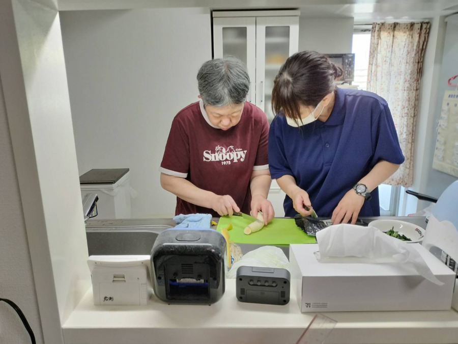 あゆみ（サービス提供責任者の求人）の写真8枚目：購入した食材を使用して、
一緒に調理をおこないます。

何ができるのでしょうか？