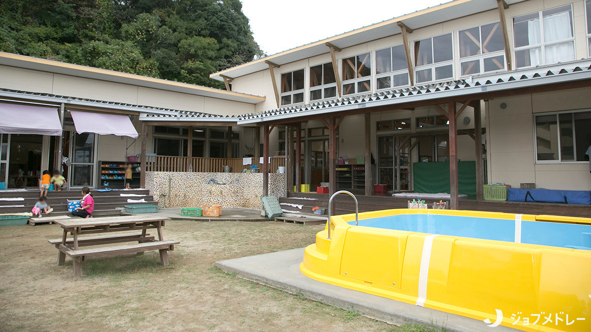 幼保連携型認定こども園にじのね（保育士の求人）の写真24枚目：夏場にはプール遊びが可能です