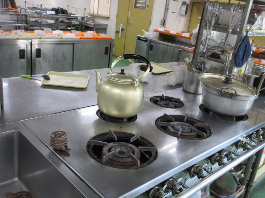 介護付き有料老人ホーム　サンライズ茂原（調理師/調理スタッフの求人）の写真6枚目：厨房で使用している5口ガス台となります。