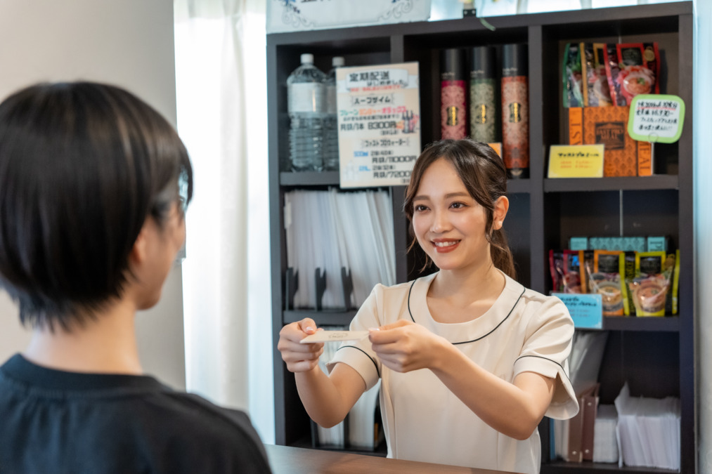 骨盤ストレッチ整体b新宿三丁目店（医療事務/受付の求人）の写真1枚目：