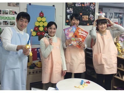小学館アカデミー小石川保育園の写真4枚目：先生方のアイデアや知恵を盛り込んで作られたエプロンです♪