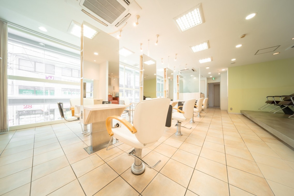 ZERO南浦和店(美容師の求人)の写真2枚目: