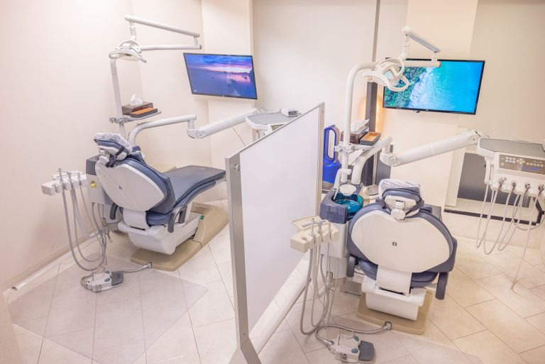 五反田エヌ・エイ歯科(歯科衛生士の求人)の写真3枚目:閉鎖的空間ではなく、患者さんがいやすい空間を意識しています♬