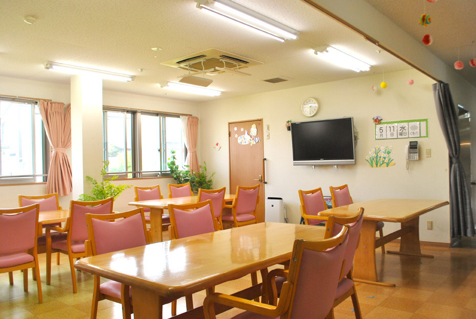住宅型有料老人ホームアップタウンおおがき（介護職/ヘルパーの求人）の写真2枚目：食堂