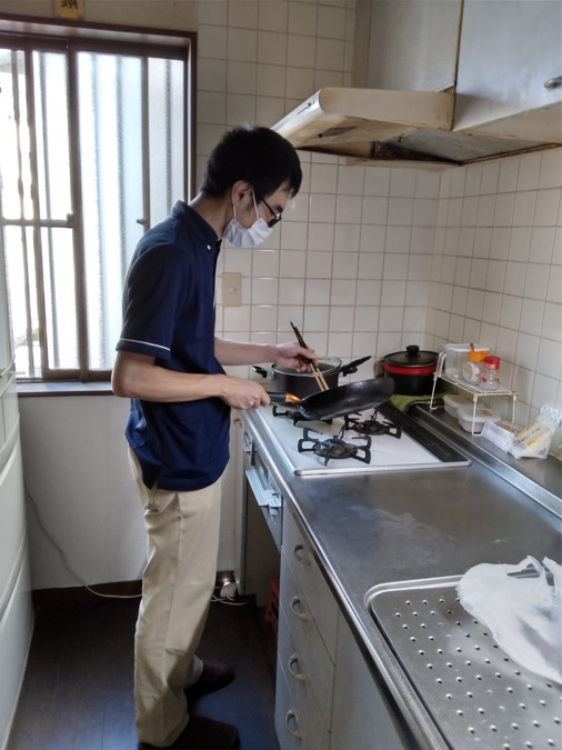 デイサービス　ほっとミルク水戸（介護職/ヘルパーの求人）の写真4枚目：食事準備の様子