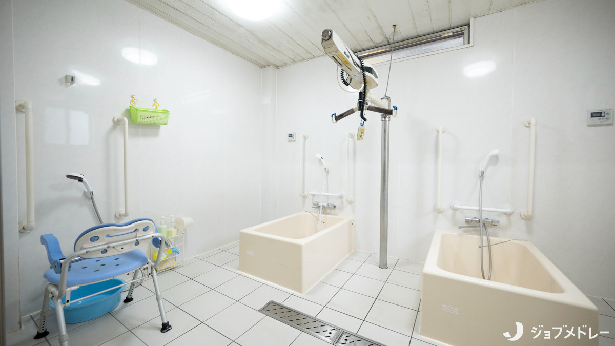 パーク検見川（看護師/准看護師の求人）の写真9枚目：浴場にはリフトが設置されています
