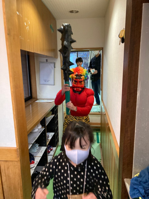 放課後なかよしサークル（児童指導員/指導員の求人）の写真16枚目：鬼がきたぁ～～！逃げろ～～！
