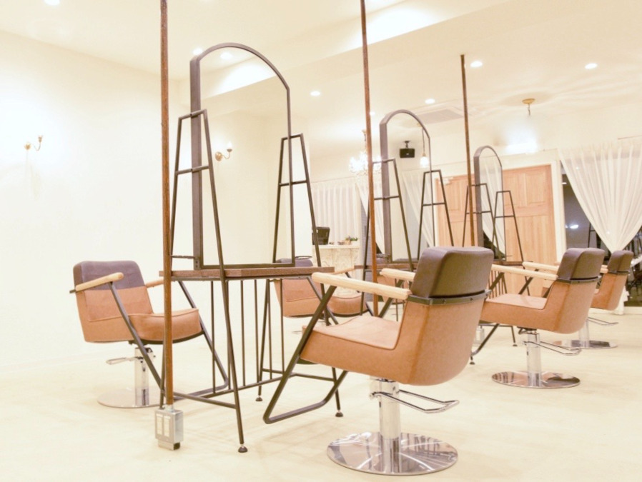 La Bonheur hair heureux 春日部西口店の写真2枚目：