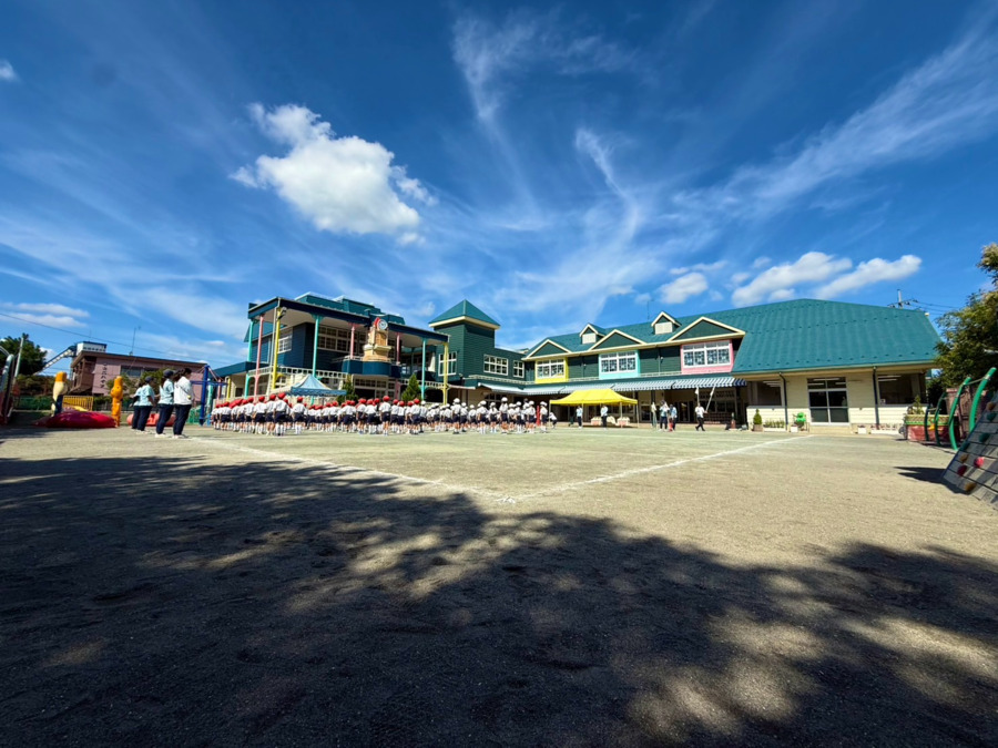 越谷わかば幼稚園(幼稚園教諭の求人)の写真3枚目:広い園庭でたくさん遊べます♪