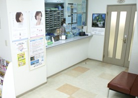医療法人社団豊泉歯科医院の写真4枚目：受付には明るい笑顔のスタッフが対応します