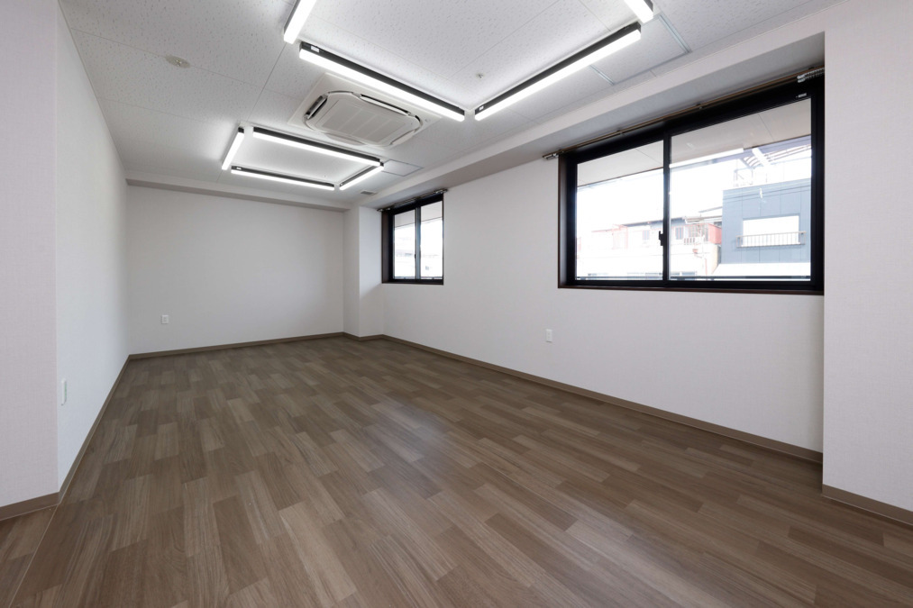 特別養護老人ホーム しらさぎ苑【2024年11月01日オープン】(介護職/ヘルパーの求人)の写真7枚目:会議室…研修や会議に使用します