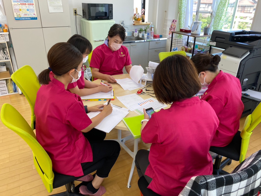 レディーバグ訪問看護ステーション大垣（理学療法士の求人）の写真5枚目：定例カンファレンス