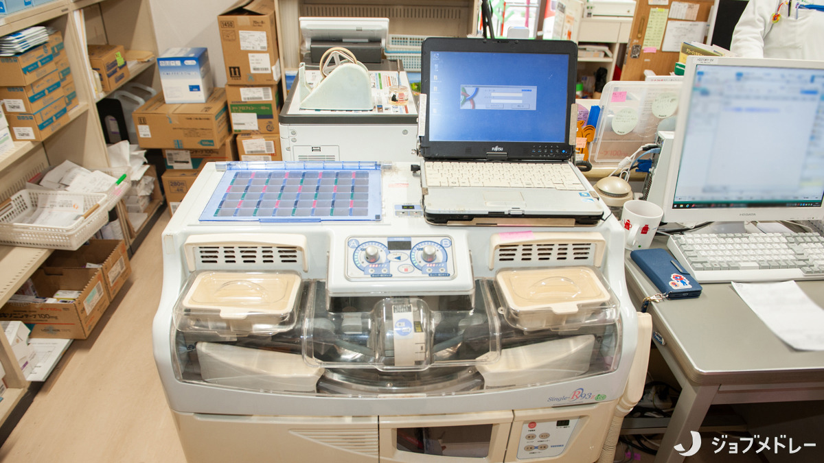 ふれあい薬局・大戌亥（薬剤師の求人）の写真9枚目：正確に処方箋の用意ができるよう、調剤機器を整備しています