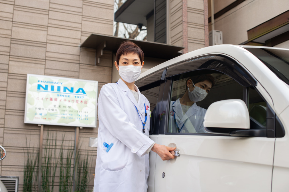 ニイナ薬局 イチョウ並木店（薬剤師の求人）の写真5枚目：いざ在宅へ、ドライバーさんもいます。
