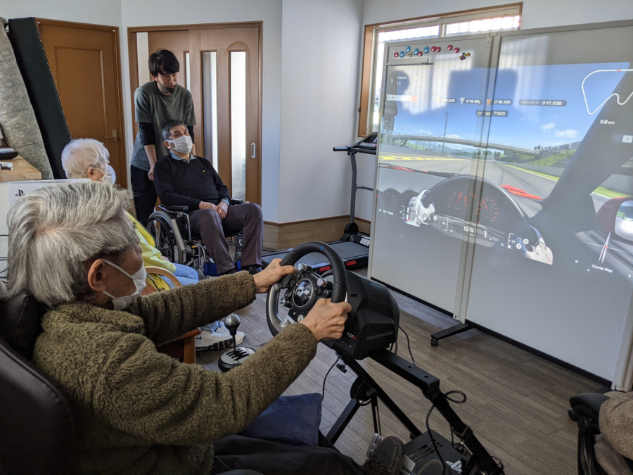 デイサービスポノ（介護職/ヘルパーの求人）の写真4枚目：e-sportsはじめました！