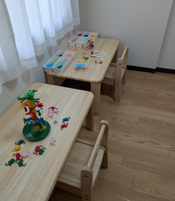 児童発達支援・放課後等デイサービス らら【2025年11月01日オープン】(児童発達支援管理責任者の求人)の写真2枚目:学びルームでは手先を使った創作やプリントをします