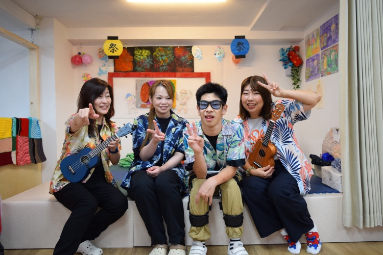 株式会社イツキ《いつきデイサービス》(生活支援員の求人)の写真2枚目:音楽で自然に笑顔が広がる時間。
支援も、楽しむことから始まります。