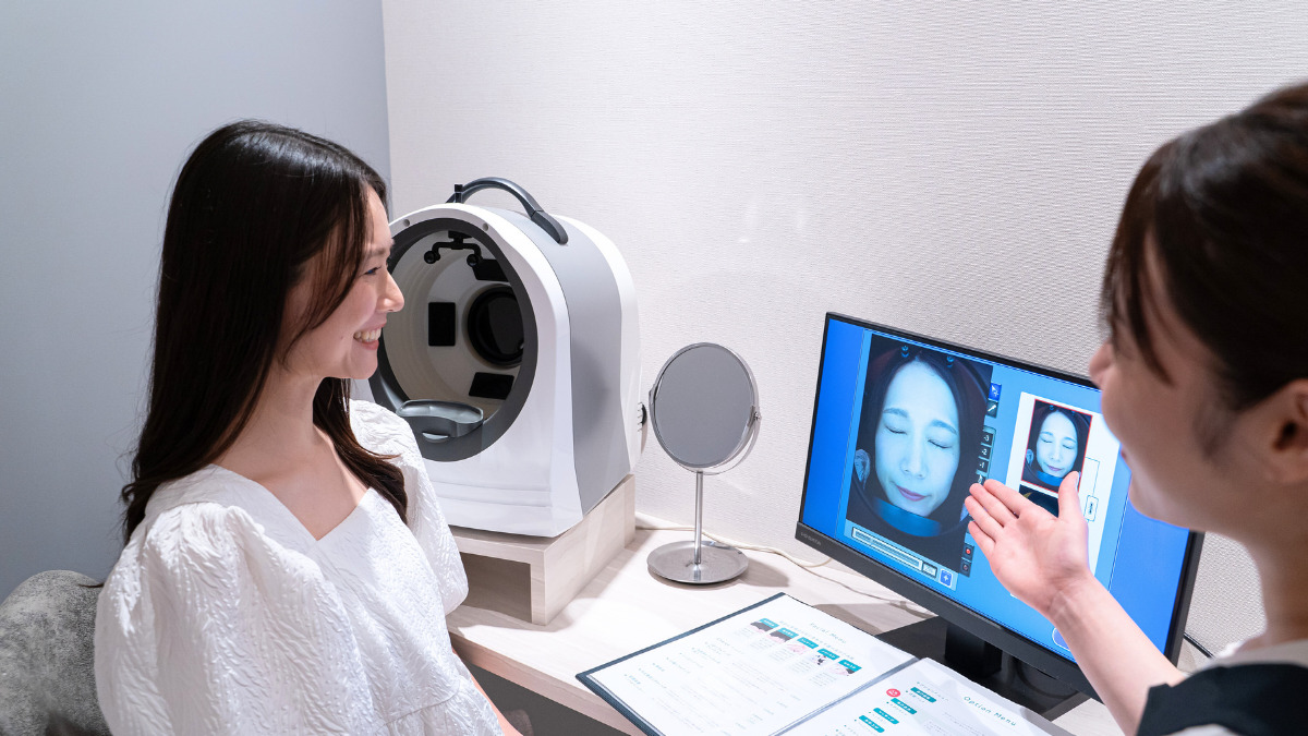 MUQU池袋東口店（エステティシャン/セラピストの求人）の写真9枚目：AI肌診断でお客様の肌状態を可視化。専門性の高い提案が可能です。