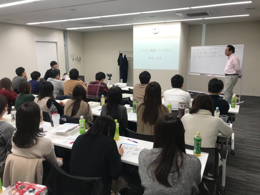 医療法人社団若歯会 ちゃいるど中野歯科医院（歯科医師の求人）の写真15枚目：常に新しい情報を得られるよう定期的な勉強会を開催しています