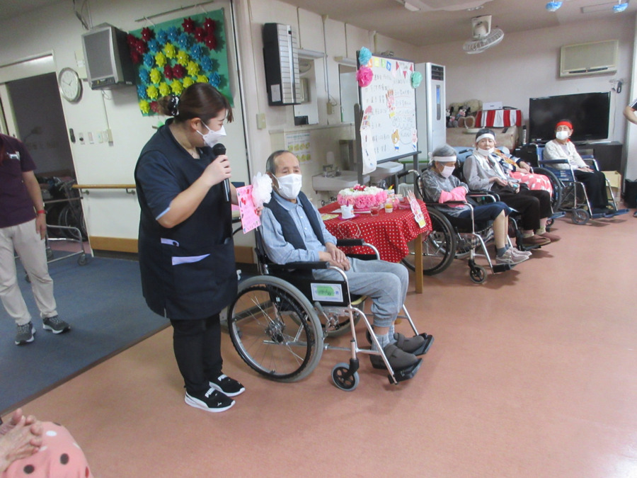 介護付き有料老人ホーム　サンライズ茂原（介護職/ヘルパーの求人）の写真2枚目：お誕生日会の際のご様子です。