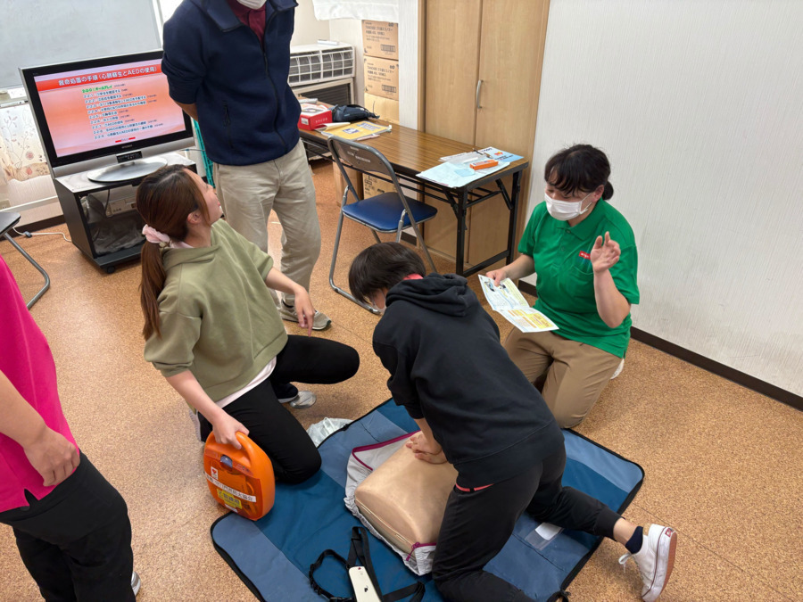 オールケアリバティー（生活支援員の求人）の写真4枚目：社内での研修の様子2