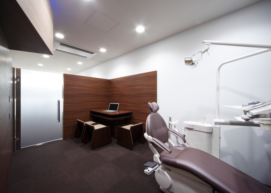 二子玉川ステーションビル歯科の写真5枚目：間接照明を使って患者さまが落ち着くような雰囲気を提供しています