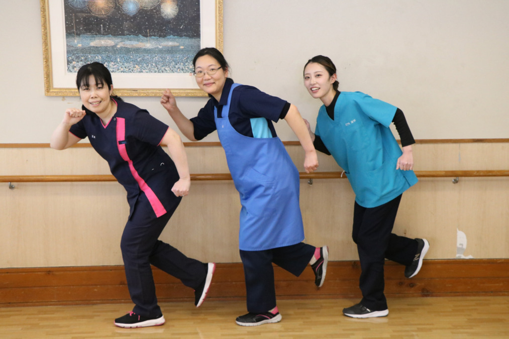 介護老人保健施設ほんごう苑（理学療法士の求人）の写真4枚目：ぜひ一緒に利用者様をサポートしませんか？